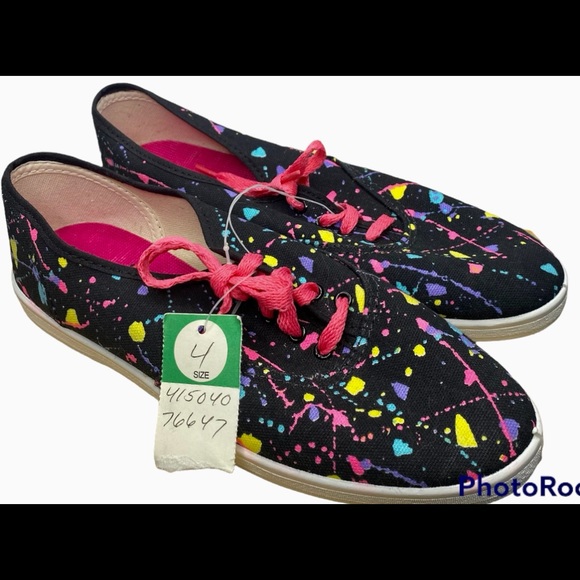 NEW Butterflies Youth Girls Sneakers 4 Paint Splatter Design Black Pink Laces - Picture 1 of 6